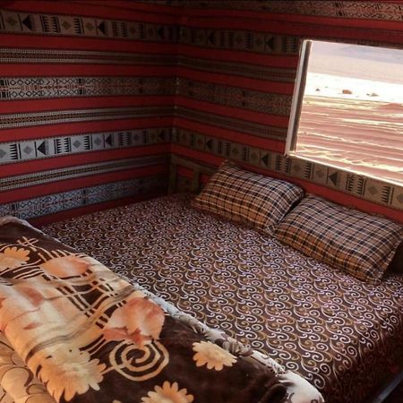 Wadi Rum camels camp Bagian luar foto