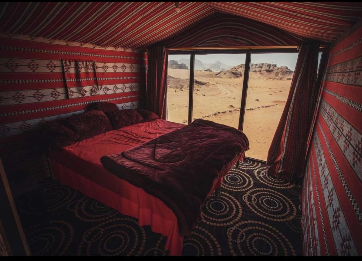 Wadi Rum camels camp Bagian luar foto